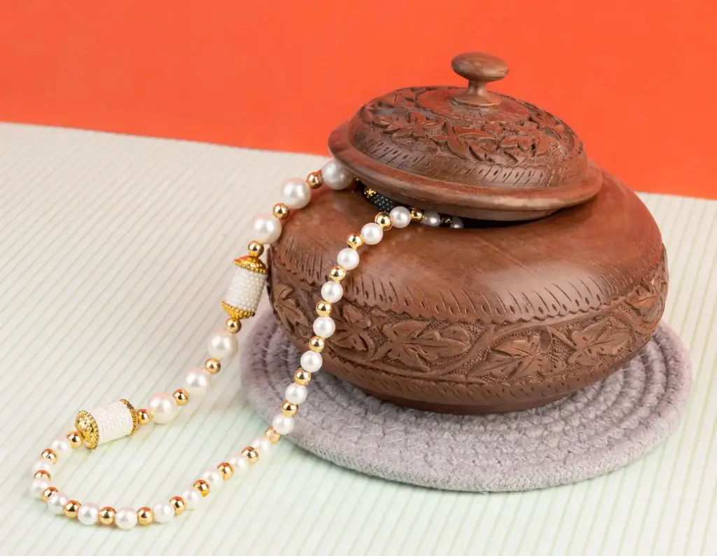 Walnut Wood Carved Round Storage Box with Lid